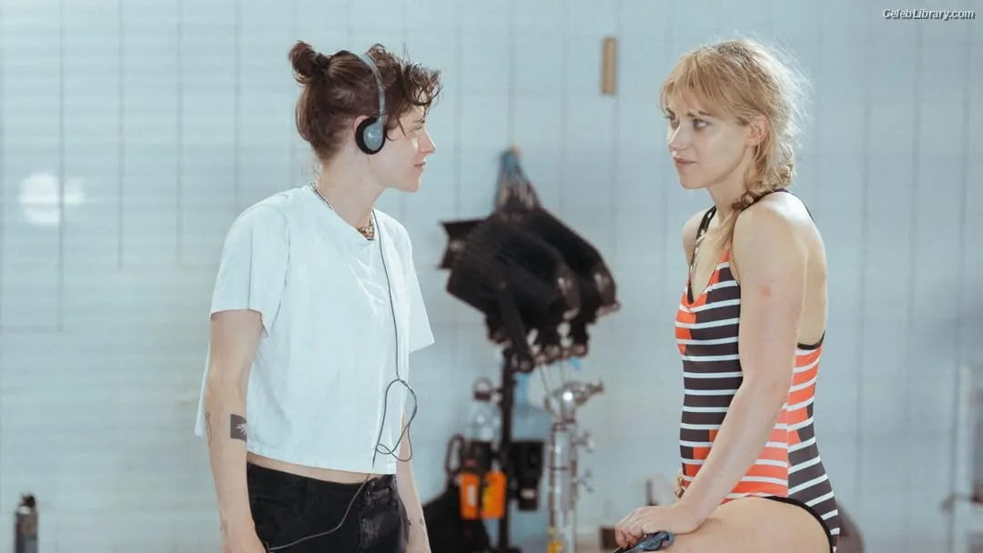 Imogen Poots photo 3 of 209