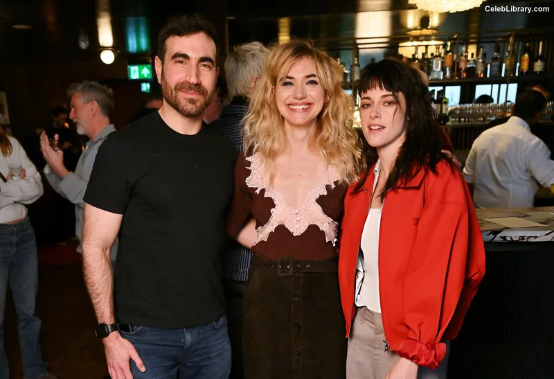 Imogen Poots photo 3 of 210