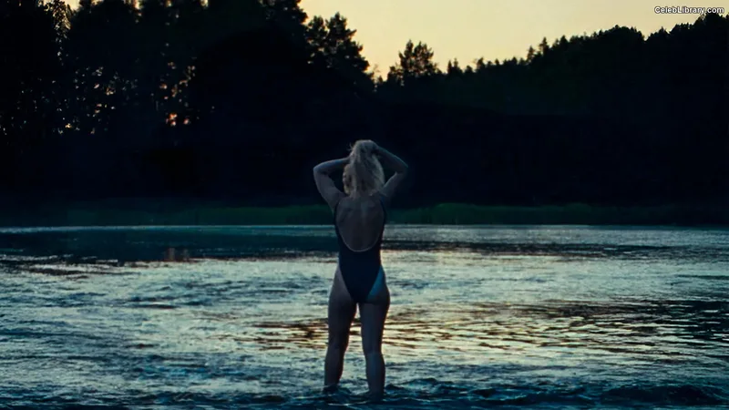 Imogen Poots photo 4 of 210