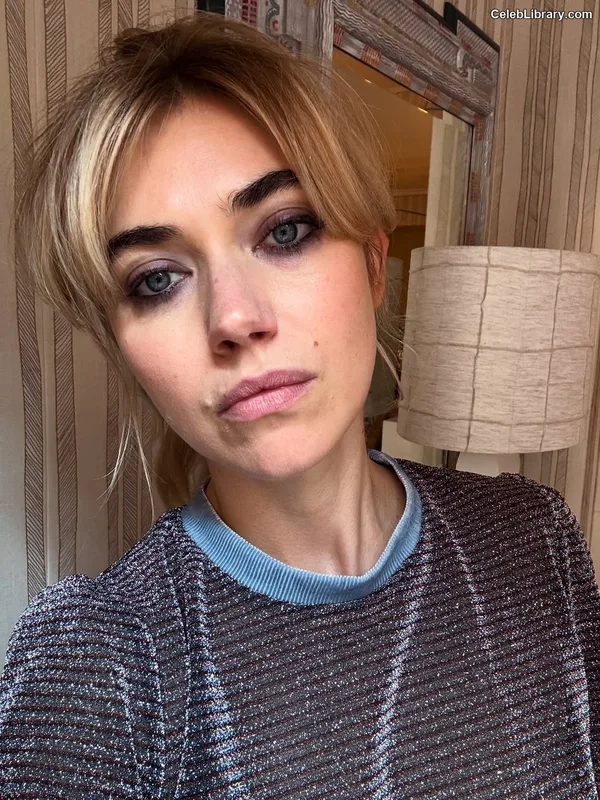 Imogen Poots photo 8 of 210