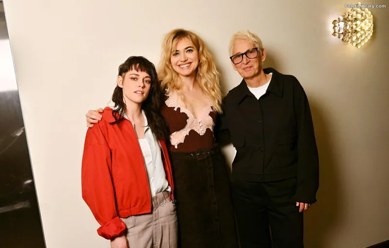 Imogen Poots photo 12 of 210