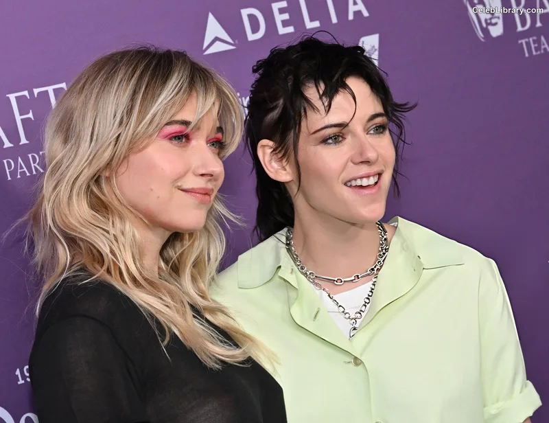 Imogen Poots photo 17 of 210