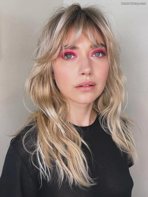 Imogen Poots photo 4 of 210