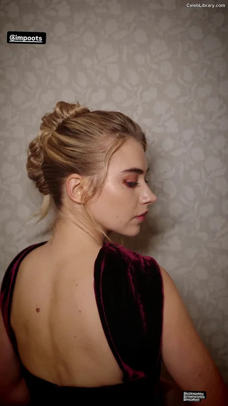 Imogen Poots photo 19 of 210