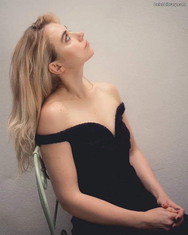 Imogen Poots photo 7 of 210