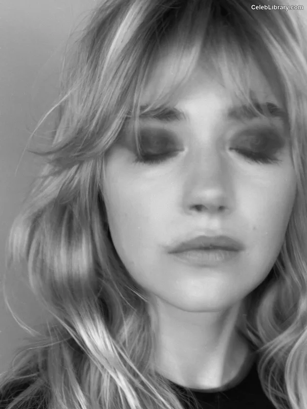 Imogen Poots photo 12 of 210