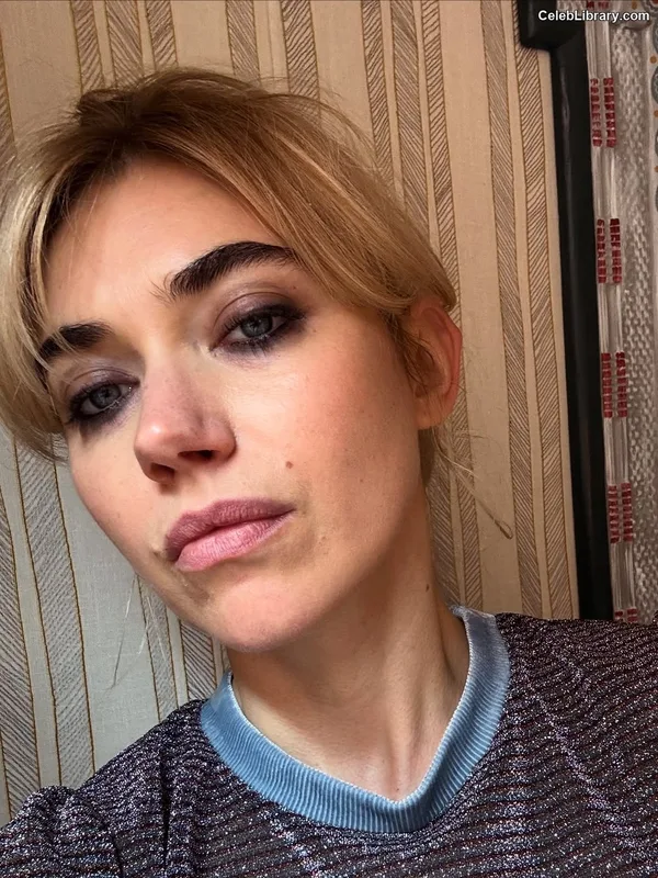 Imogen Poots photo 3 of 210