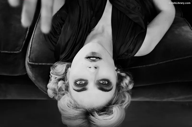 Imogen Poots photo 16 of 210