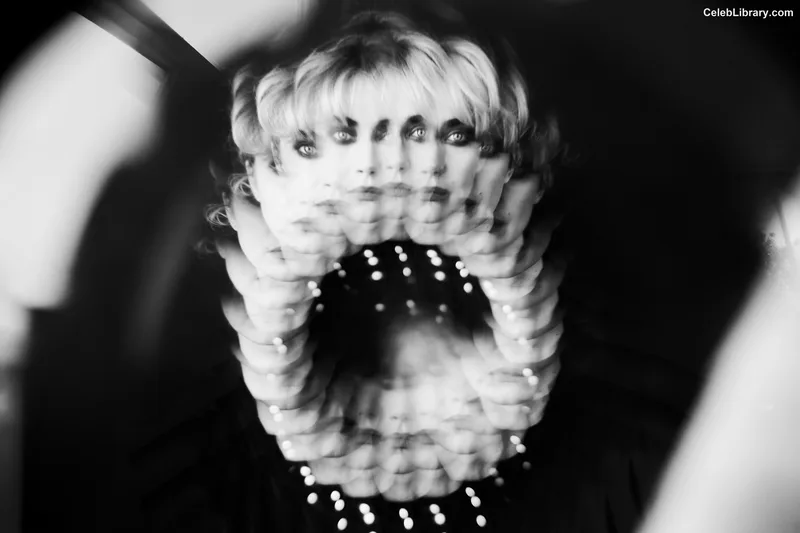 Imogen Poots photo 19 of 210