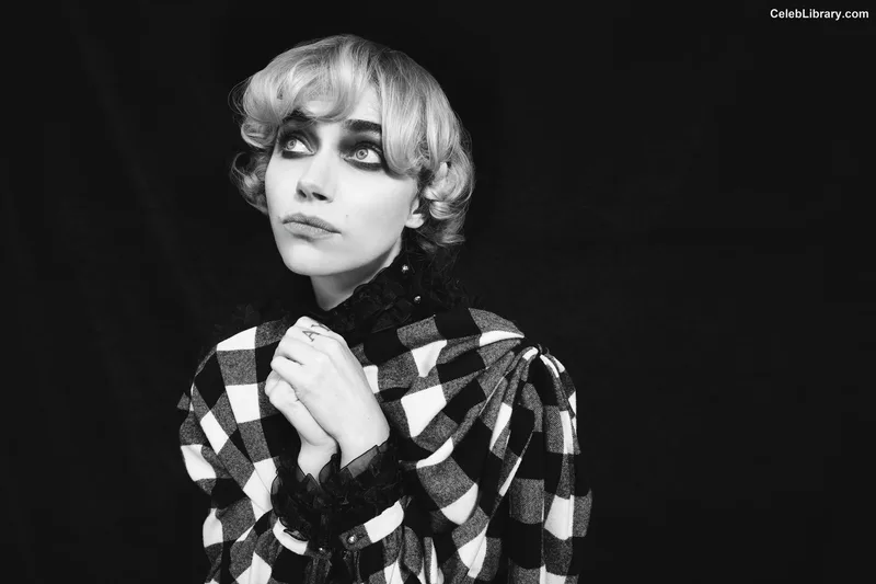 Imogen Poots photo 23 of 210