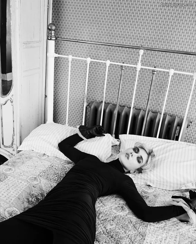 Imogen Poots photo 2 of 210