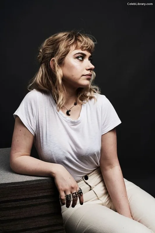 Imogen Poots photo 9 of 210