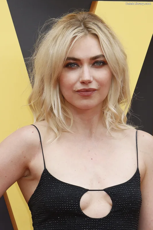 Imogen Poots photo 13 of 210