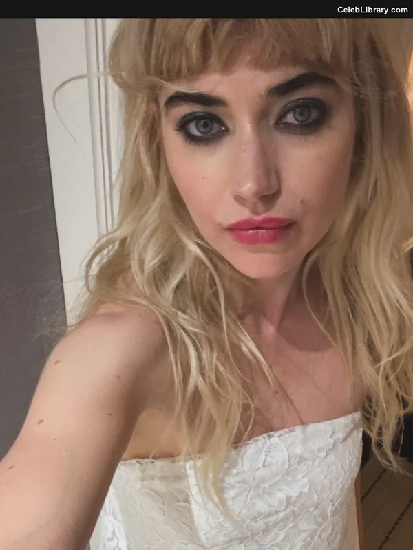 Imogen Poots photo 7 of 210