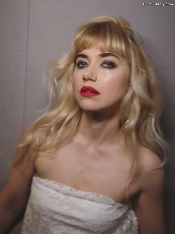 Imogen Poots photo 8 of 210
