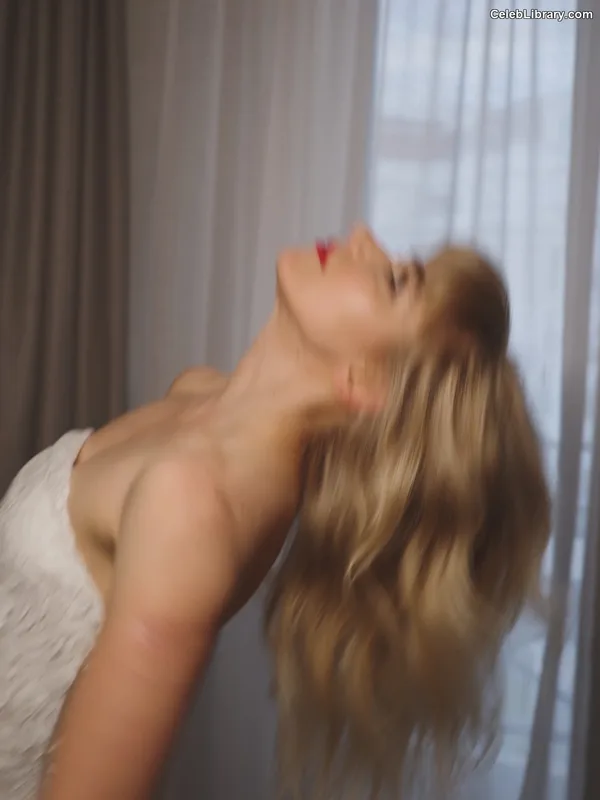 Imogen Poots photo 9 of 210
