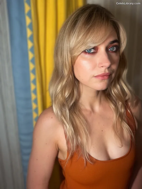 Imogen Poots photo 19 of 210