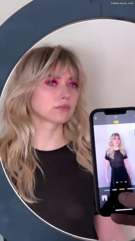 Imogen Poots photo 15 of 210