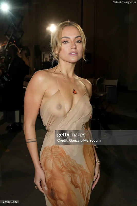 Inanna Sarkis photo 18 of 62