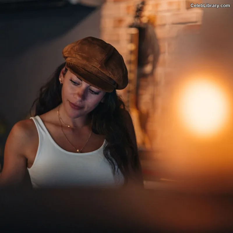 Inbar Lavi photo 24 of 87