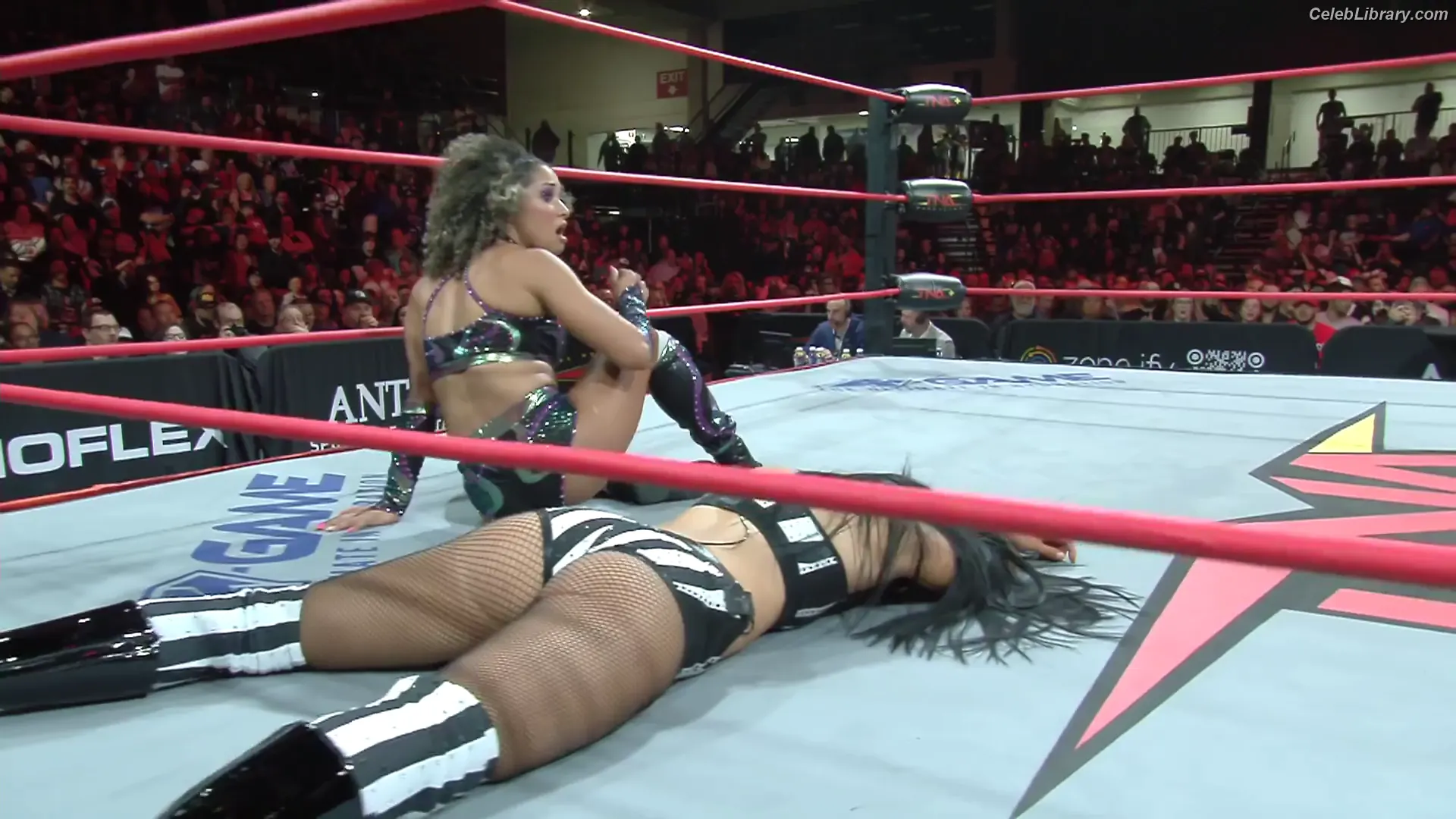 Indi Hartwell photo 16 of 885