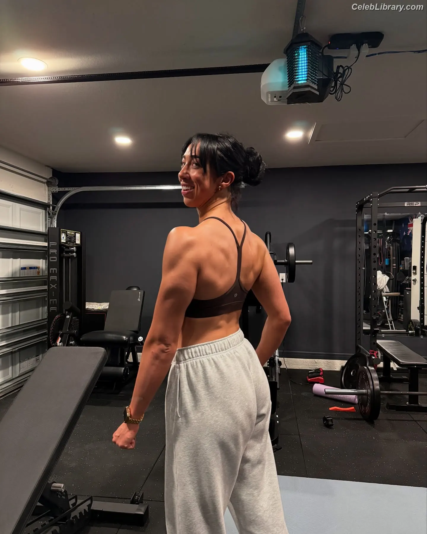 Indi Hartwell photo 8 of 885