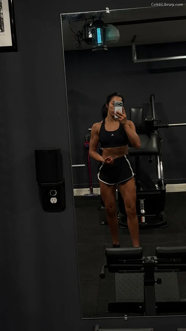 Indi Hartwell photo 19 of 885