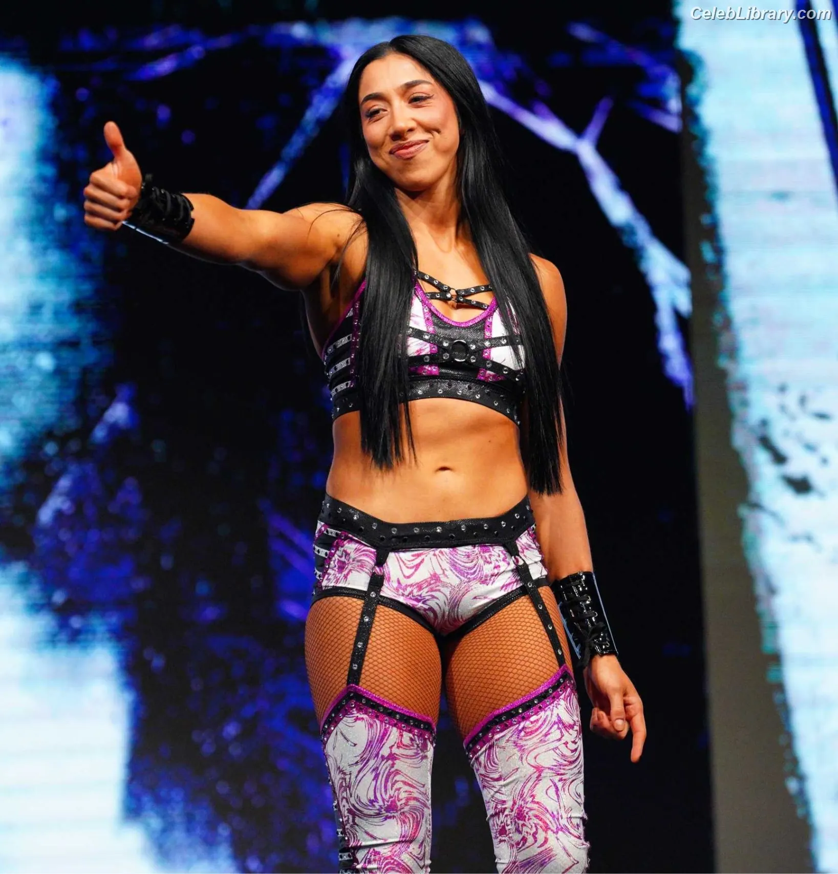 Indi Hartwell photo 12 of 885