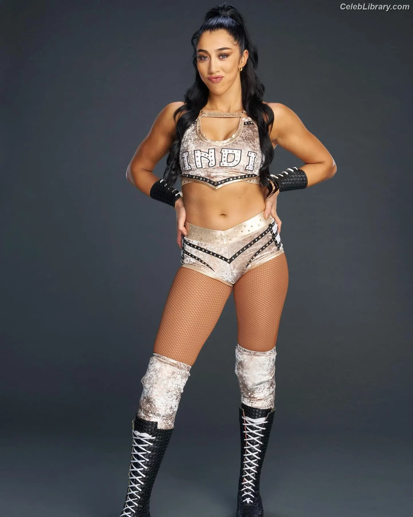 Indi Hartwell photo 1 of 885