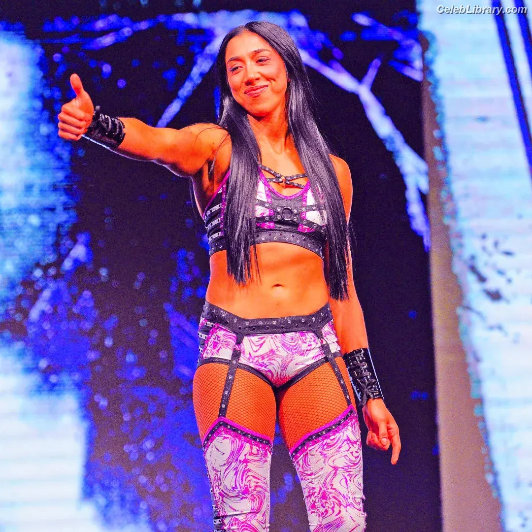 Indi Hartwell photo 5 of 885