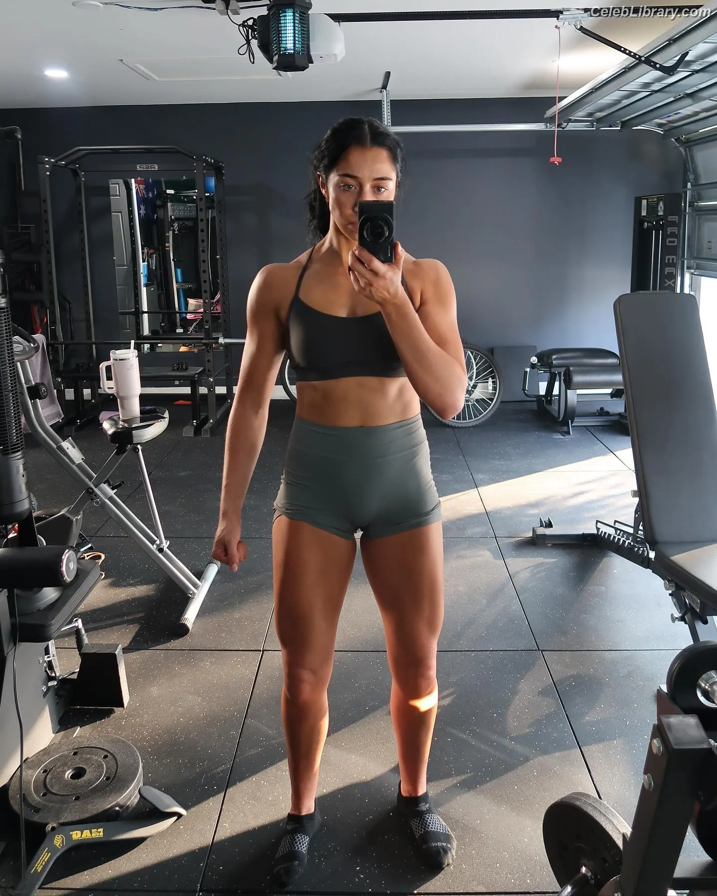 Indi Hartwell photo 10 of 885