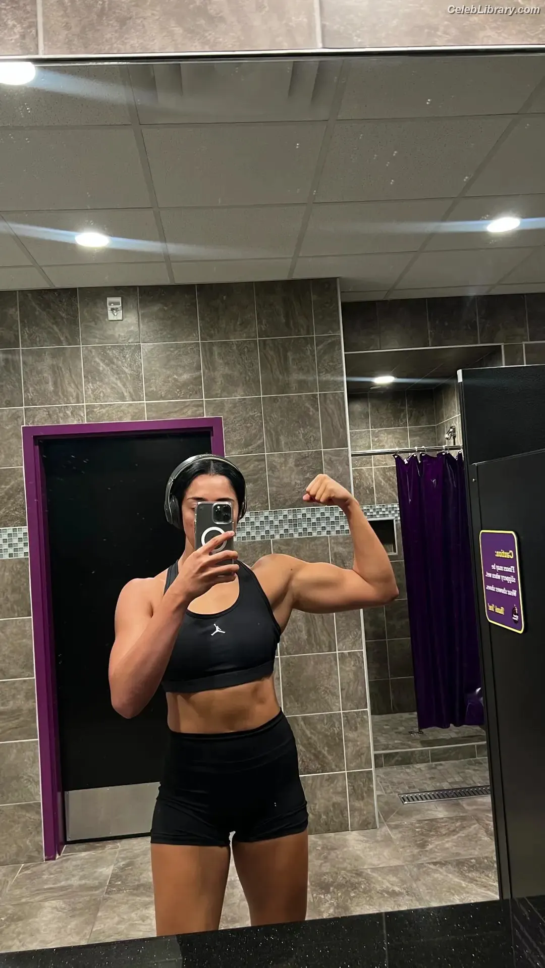 Indi Hartwell photo 17 of 885