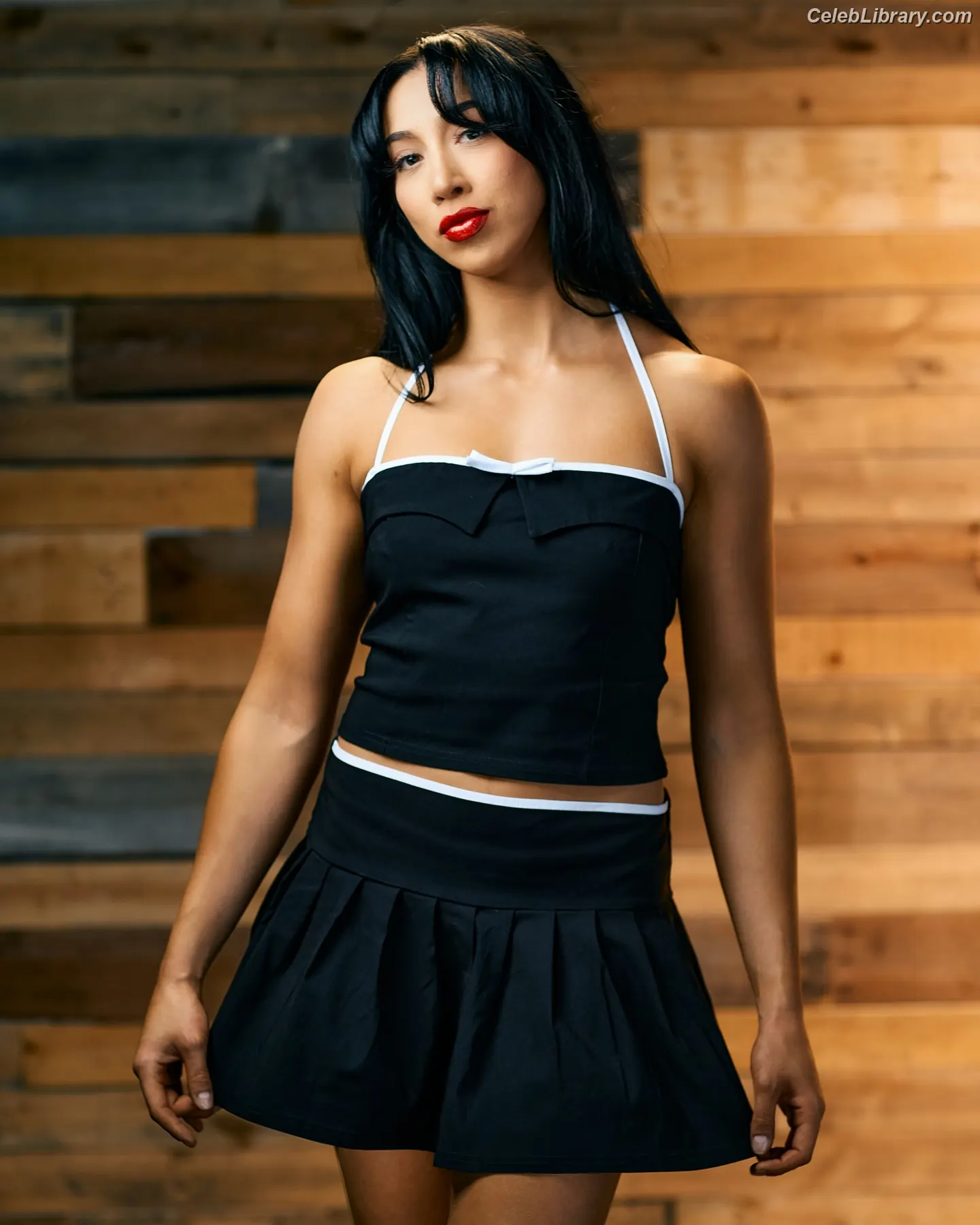 Indi Hartwell photo 1 of 885