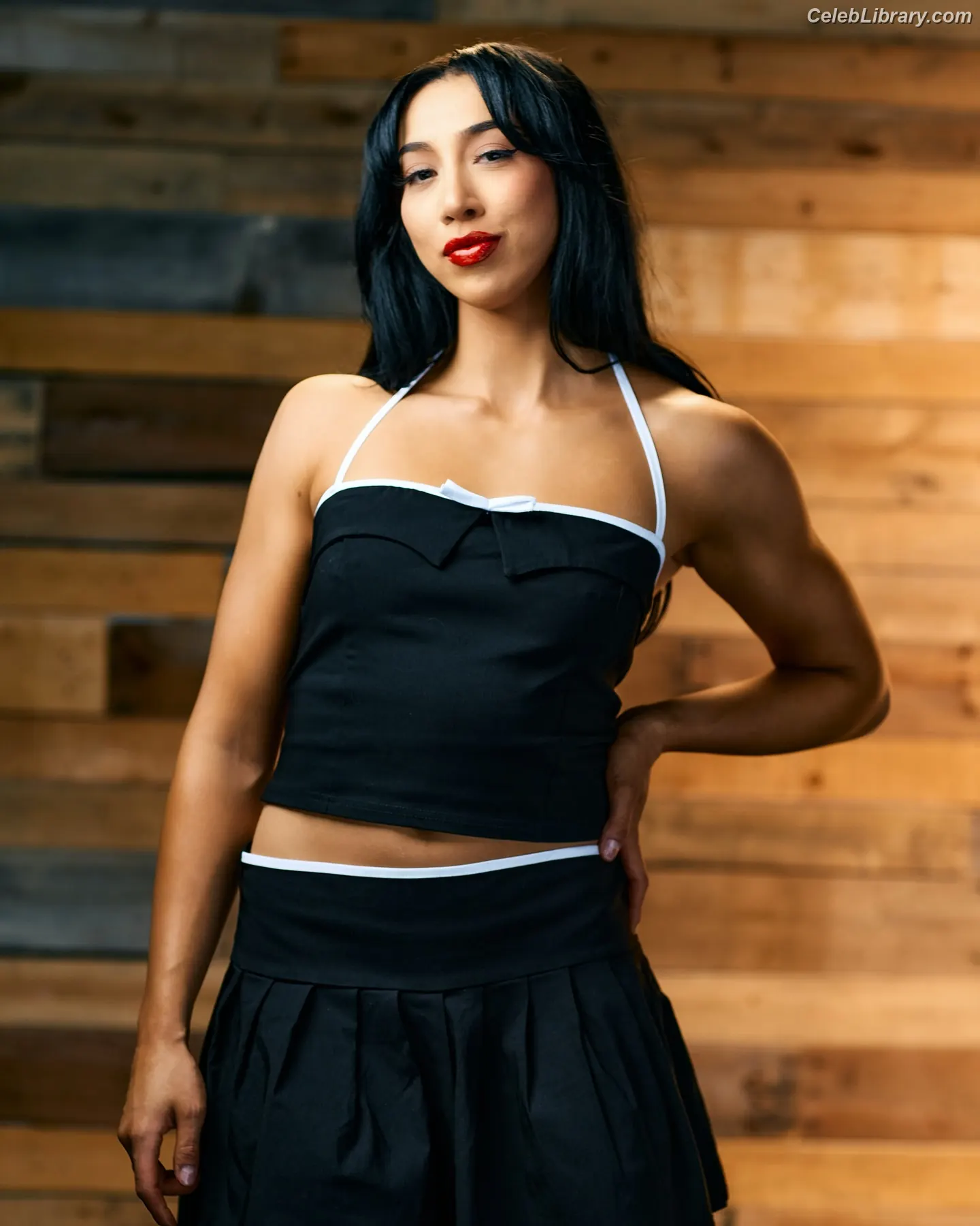 Indi Hartwell photo 2 of 885