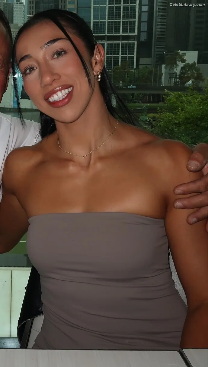 Indi Hartwell photo 24 of 885