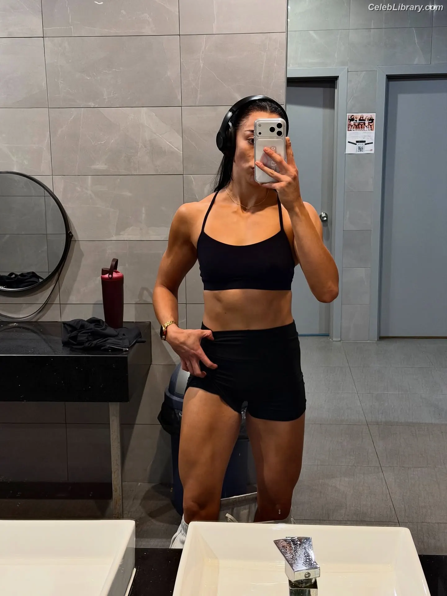 Indi Hartwell photo 4 of 885