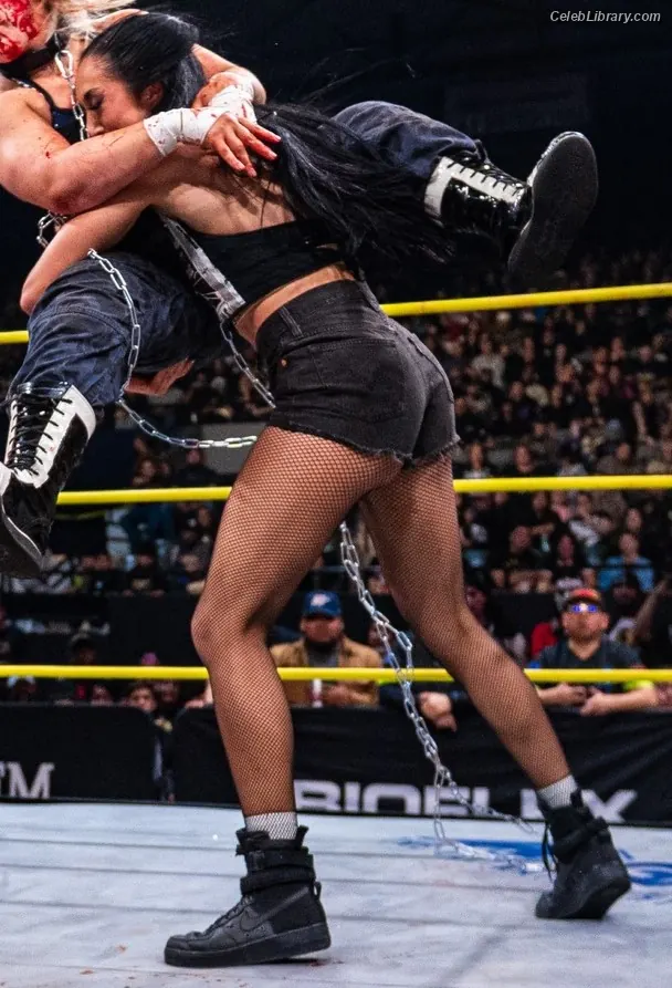 Indi Hartwell photo 10 of 885