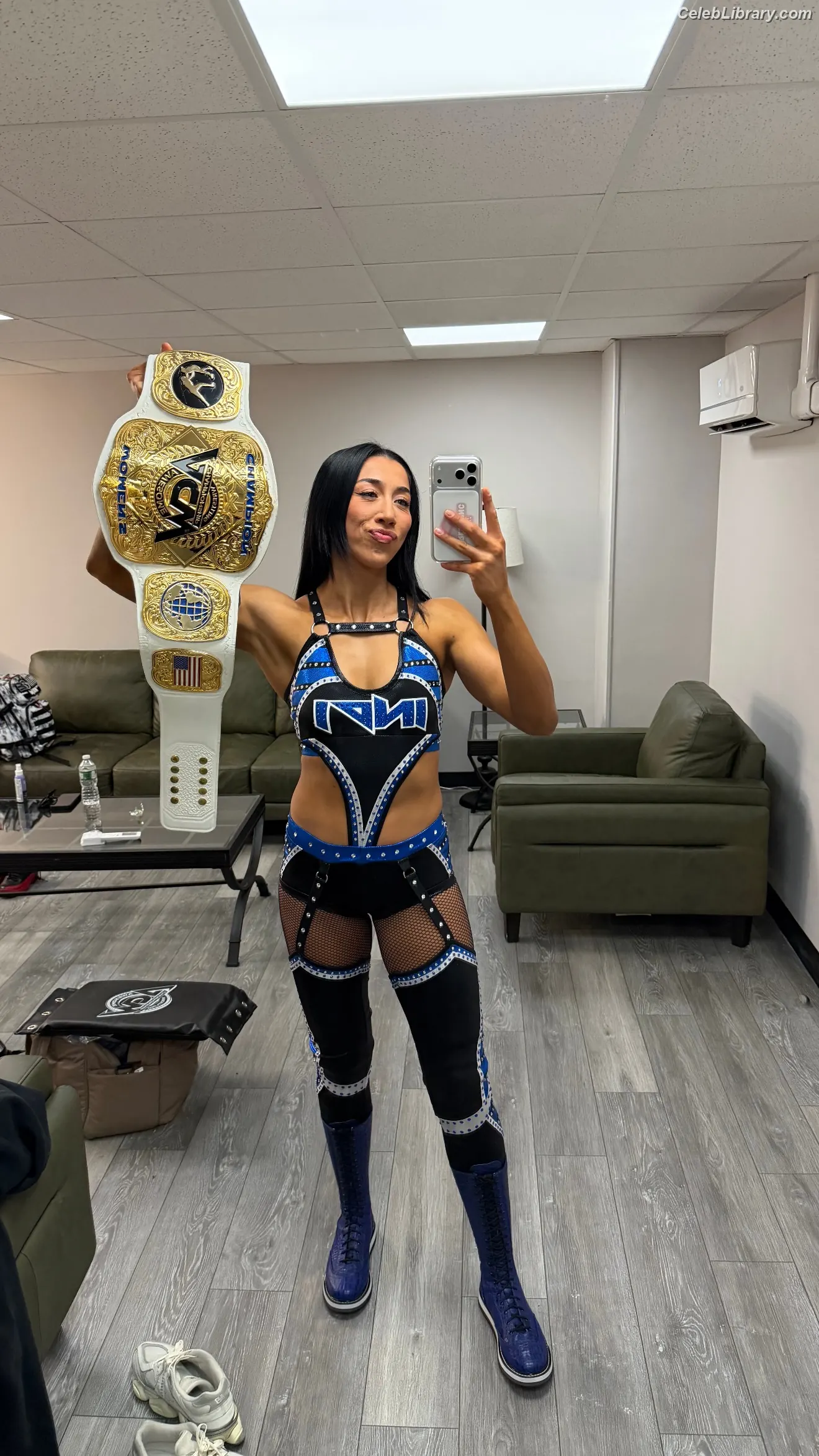 Indi Hartwell photo 5 of 885