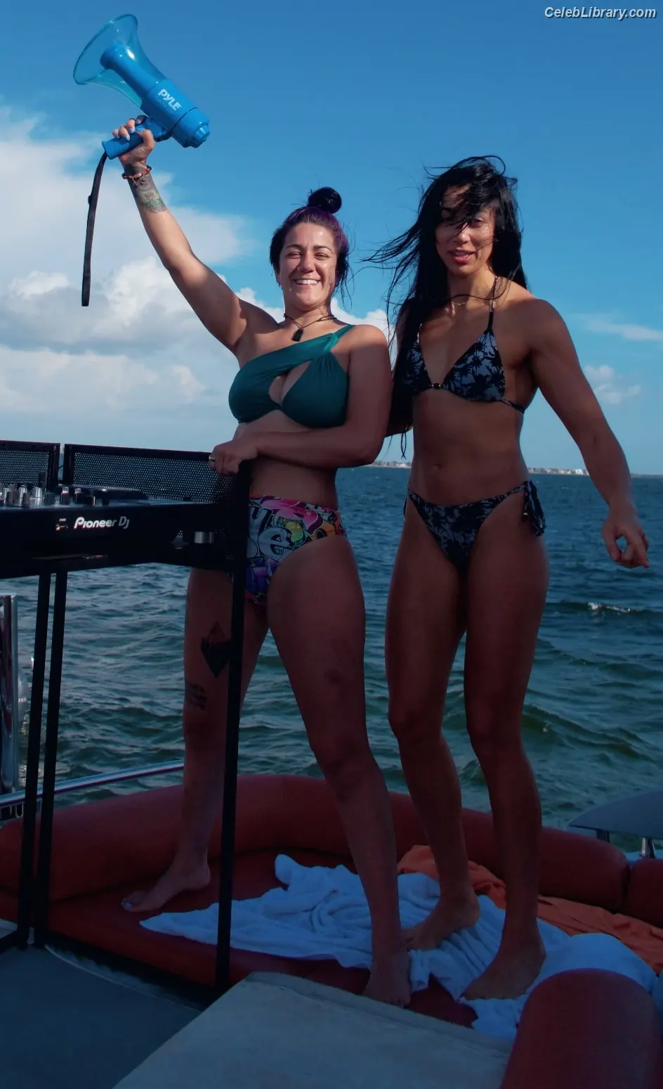 Indi Hartwell photo 10 of 885