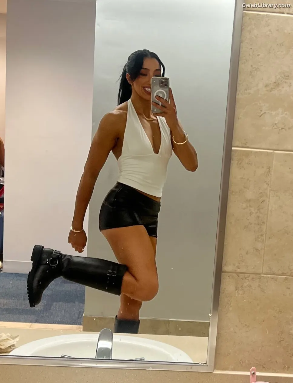 Indi Hartwell photo 20 of 885