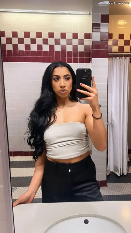 Indi Hartwell photo 9 of 884