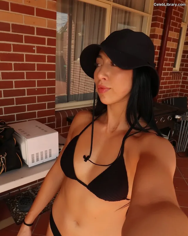 Indi Hartwell photo 15 of 884