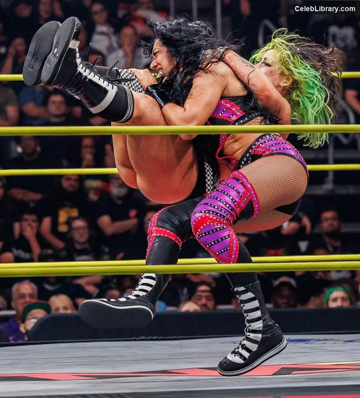Indi Hartwell photo 7 of 884