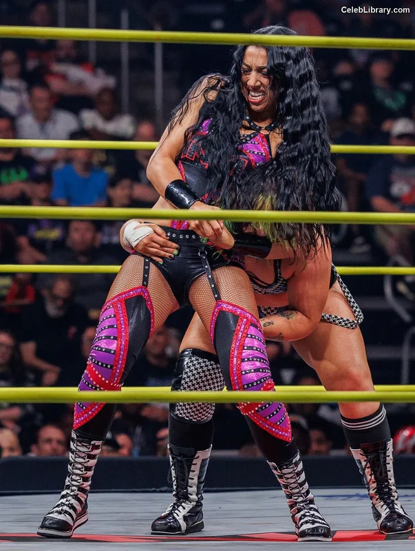 Indi Hartwell photo 13 of 884