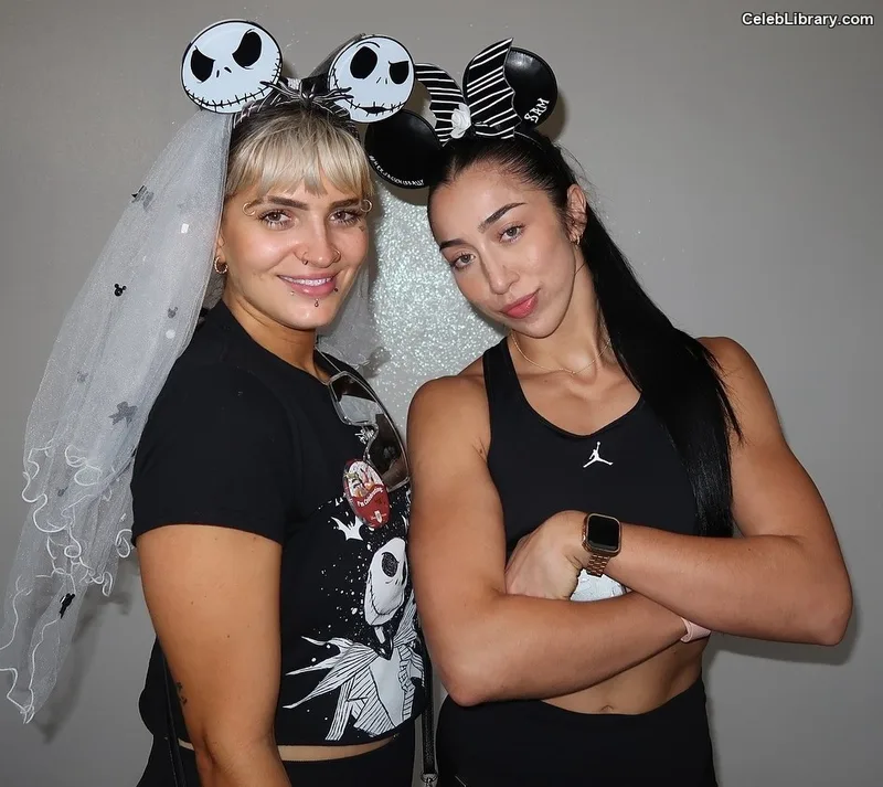 Indi Hartwell photo 22 of 884