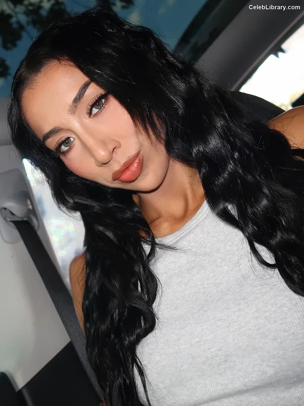 Indi Hartwell photo 5 of 884