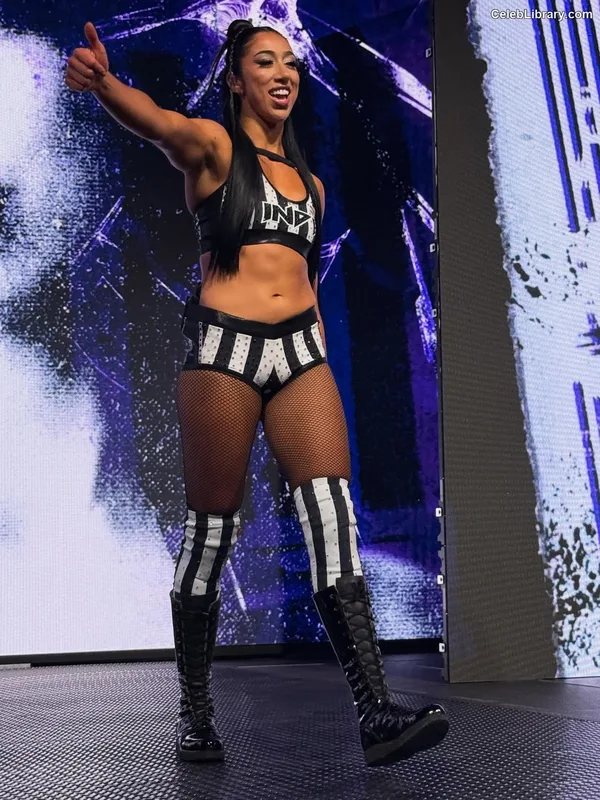 Indi Hartwell photo 9 of 884