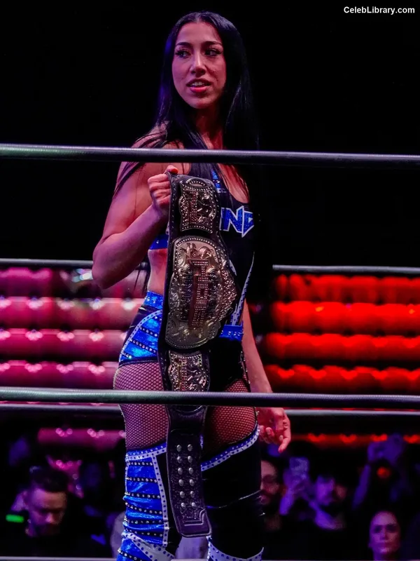 Indi Hartwell photo 13 of 884