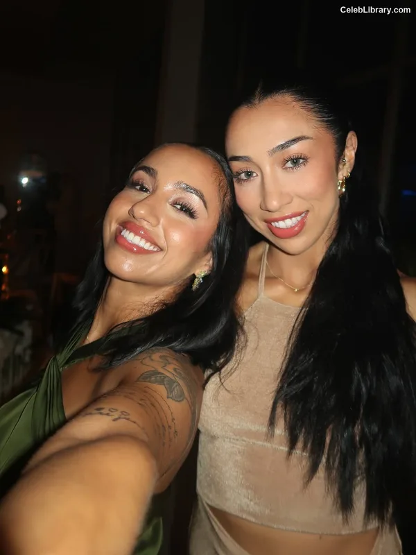 Indi Hartwell photo 4 of 884