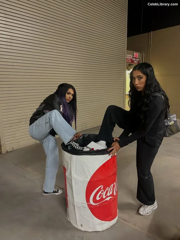 Indi Hartwell photo 6 of 884